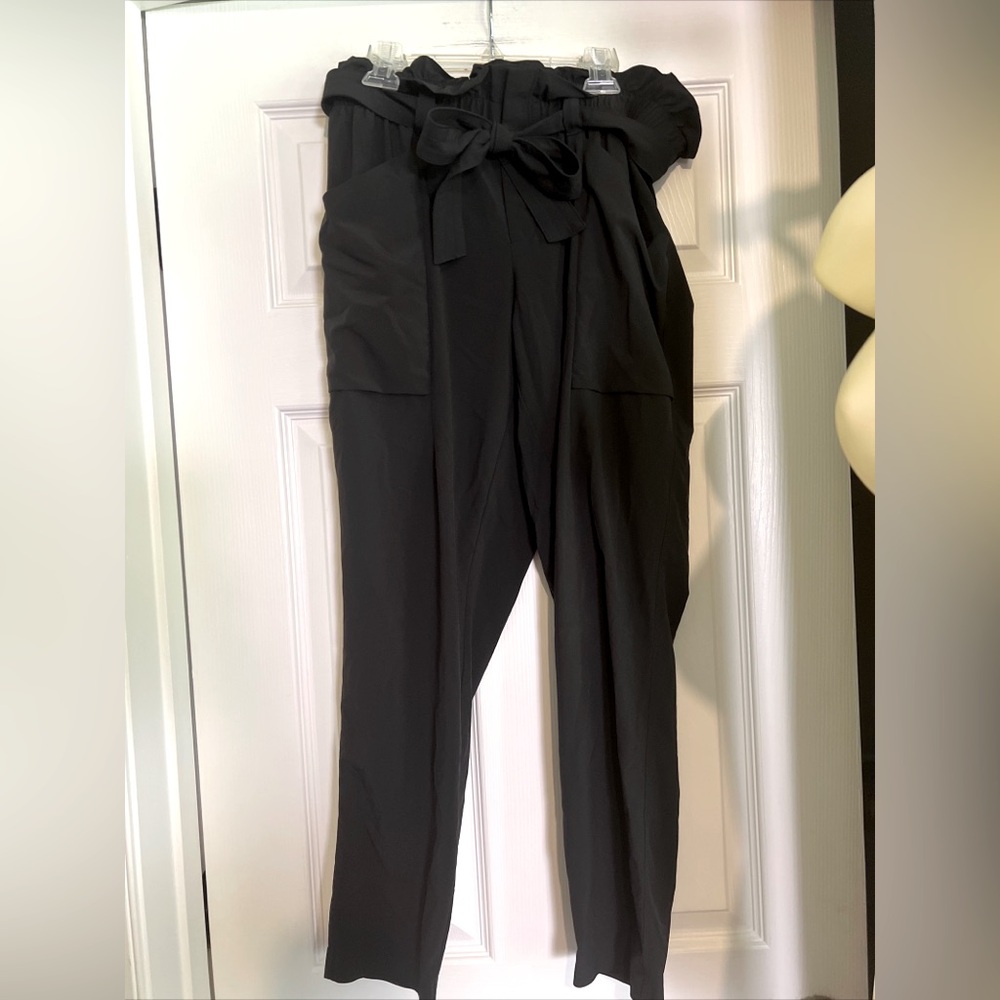 Athleta Size 8 Black Paperbag Pants with Tie Waist